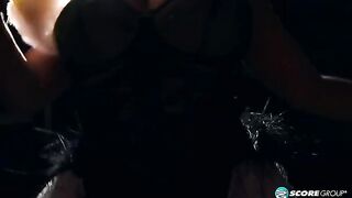 A fat burlesque girl, Liza Biggs, with huge tits, fucks with a guy