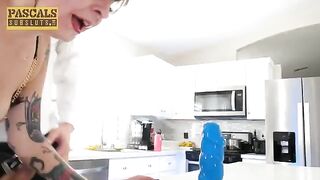 The girl just loves jumping on the guy’s cock, riding like a crazy one