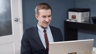 A secretary woman gets fucked by her boss in pantyhose and heels