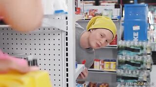 Bodega Bro Unlocks Unimaginable Feat - Jordyn Falls, Gaby Ortega / Brazzers