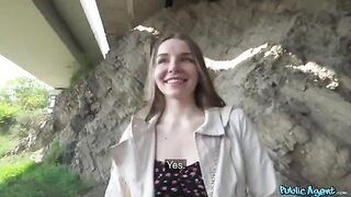 I fucked a naive girl in the yard for money