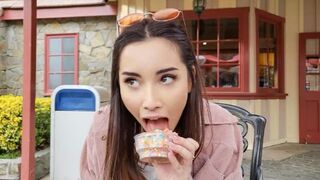 Flasher shoots his cum in the crowd at the theme park