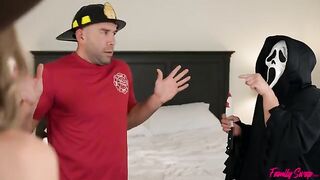 Unexpected visitors have sex with the girls