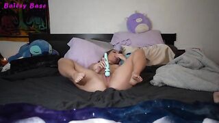 Hot toe sucking action with sexy teen’s feet