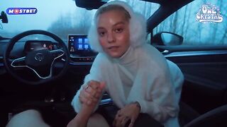 College girl gets fucked by stranger in a car