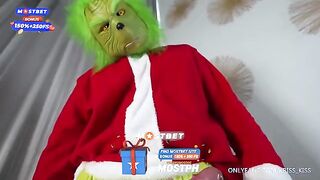 The Grinch got busy in a steamy Christmas twist