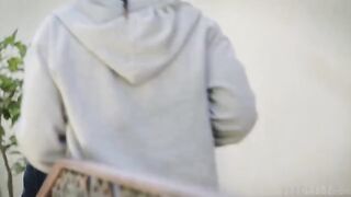 A short video about how to bring the girl an unforgettable pleasure through the mouth
