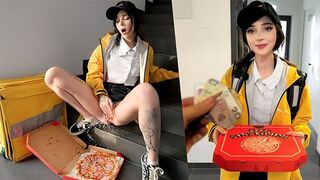 I came and released cum, it was beautiful! Sex with a pizza delivery girl - pinkloving