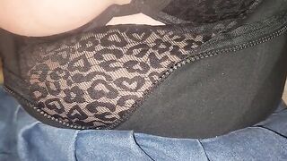 The hot blonde MILF stevie coxx squirts like a pro