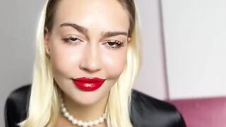 A hungry princess is begging for cum, taught by a dominating femdom mommy